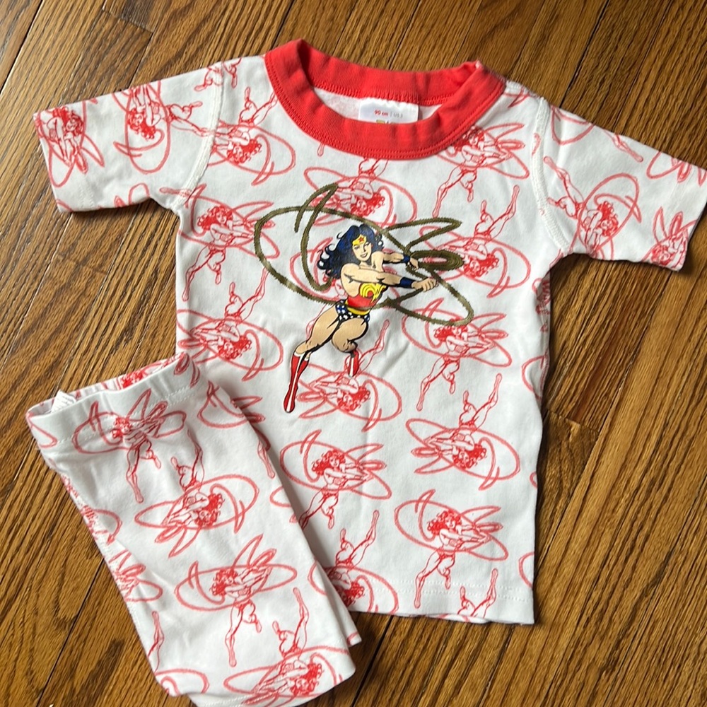Hanna Andersson six 90 Wonder Women Pajamas